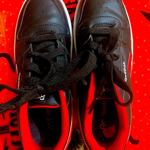 RARE Pair of old school Reeboks. Black and Red ❤️ - Picture 3 of 6